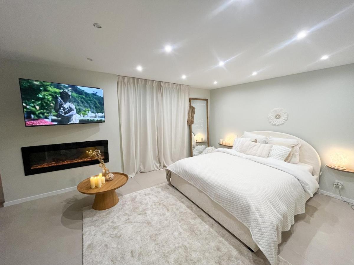 Appartement Romantique Avec Jacuzzi *