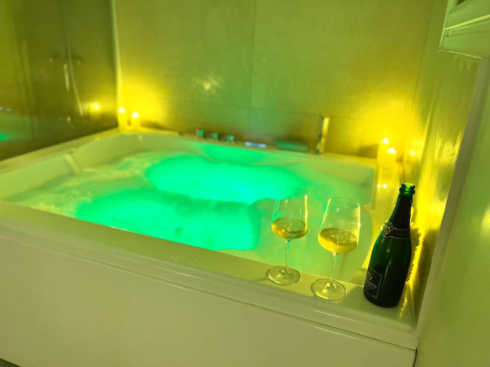 Romantique Avec Jacuzzi Appartement